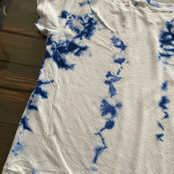 Lululemon Athletica Blue Tie-Dye Short Sleeve Tee - Picture 2 of 6